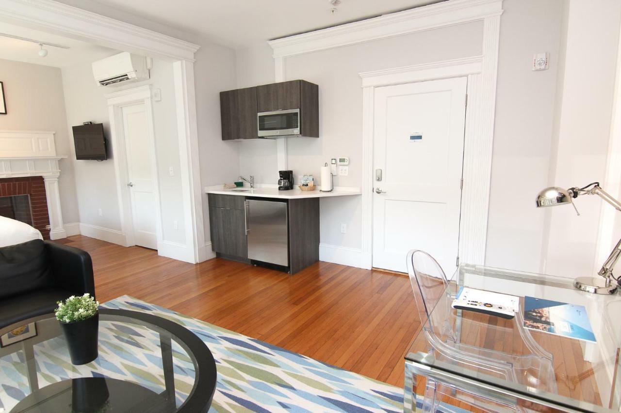 Large W/ Queen And Sofa Bed..#38 Brookline